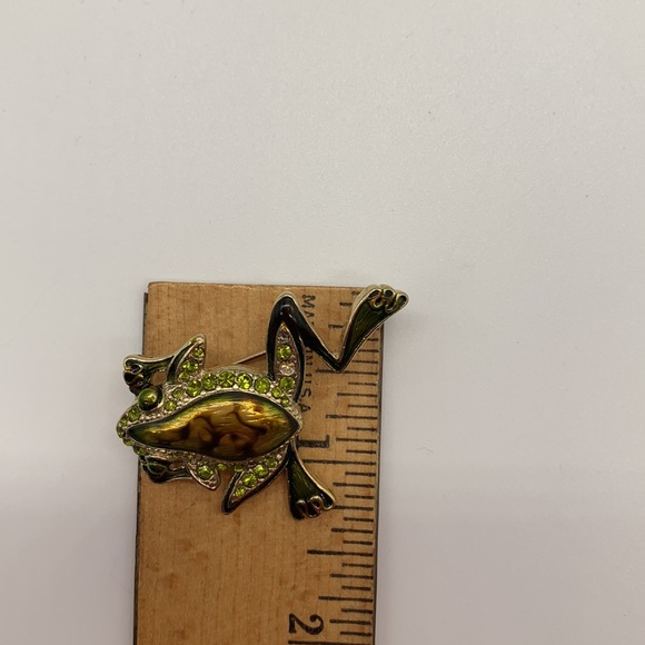 Vintage Liz Claiborne Green Enamel and Rhinestone Frog Pin Missing Rhinestone - Picture 10 of 10